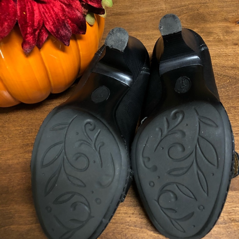 Shoes - Picture 5 of 8